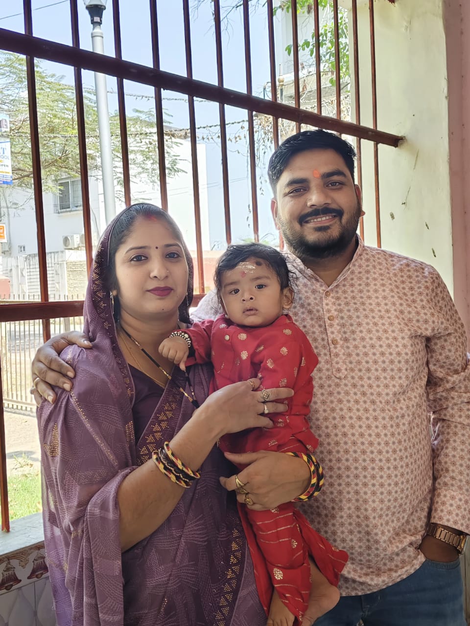 मिर्जापुर:  बेटे की जान बचाने के लिए माता-पिता ने सोशल मीडिया पर मांगी मदद,14 माह के बेटे को लगेगा 9 करोड़ का इंजेक्शन